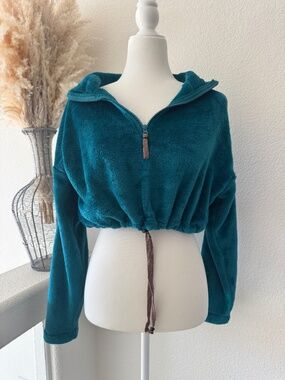 Urban Outfitters Crop Sweater - size small